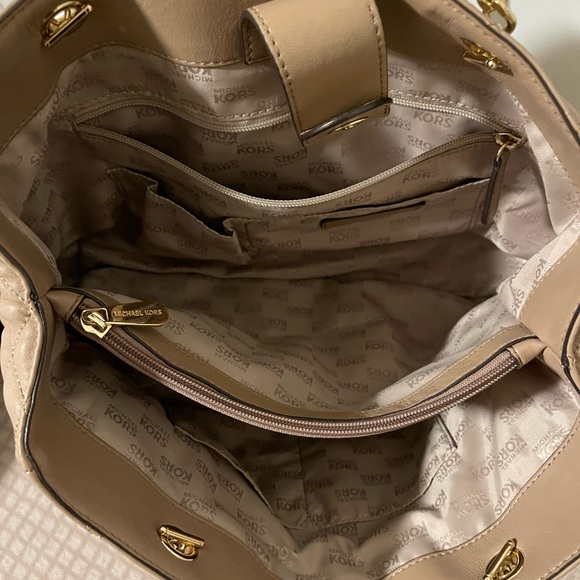 🔥Lambskin Leather Michael Kors Bag - Picture 2 of 3